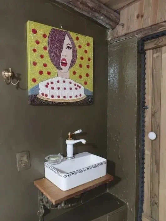 2-bedroom house with a bathtub in Florianópolis — photo 11