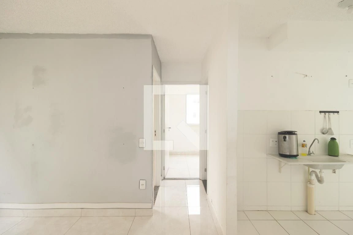 Apartamento para locação com 2 quartos e cozinha separada
