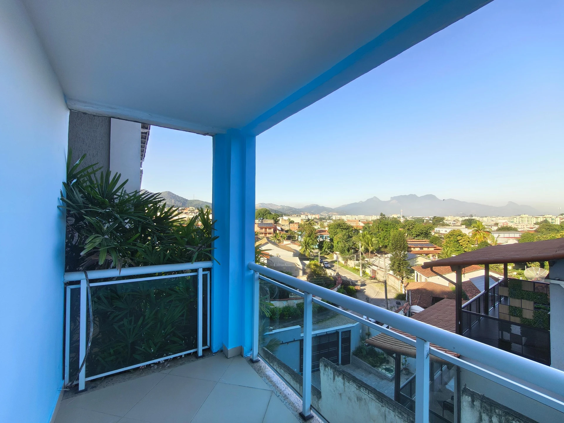 Condo house with 3 bedrooms and a balcony — photo 9
