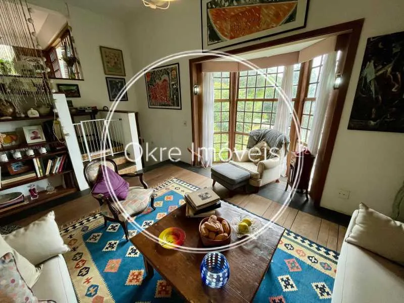 House in a gated community with 4 bedrooms and 5 baths — photo 2