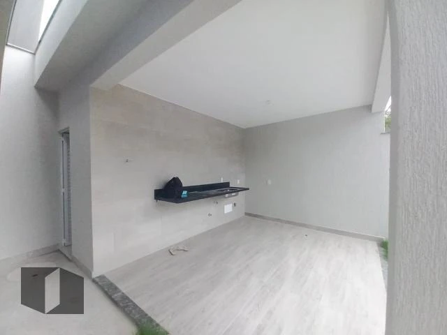 House with 4 bedrooms and 5 bathrooms, 2 parking spaces — photo 28