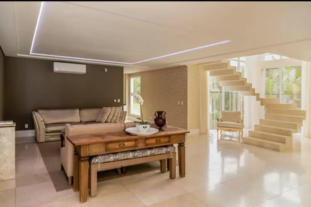 Casa com 6 suítes e área de piscina compartilhada — photo 6