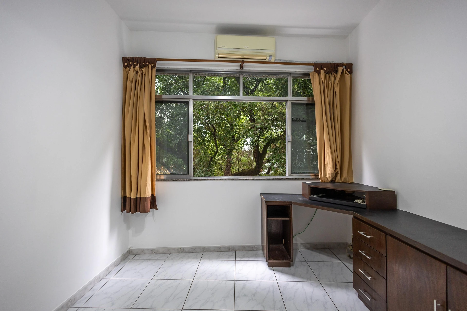 3-bedroom apartment with a park view — photo 4