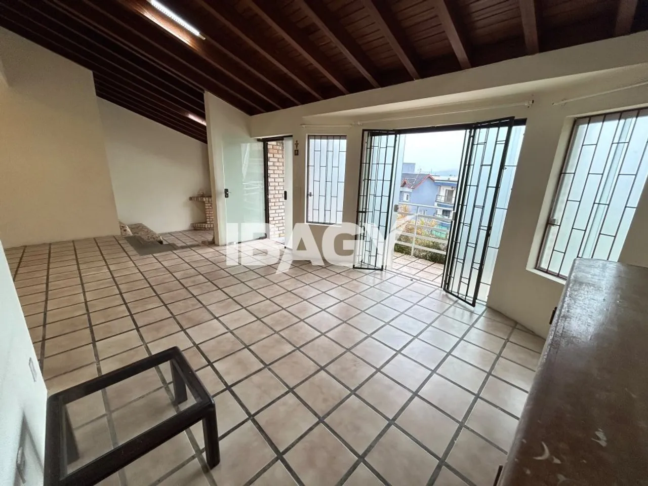 Casa amueblada con cocina cerrada y zona de lavandería — photo 10