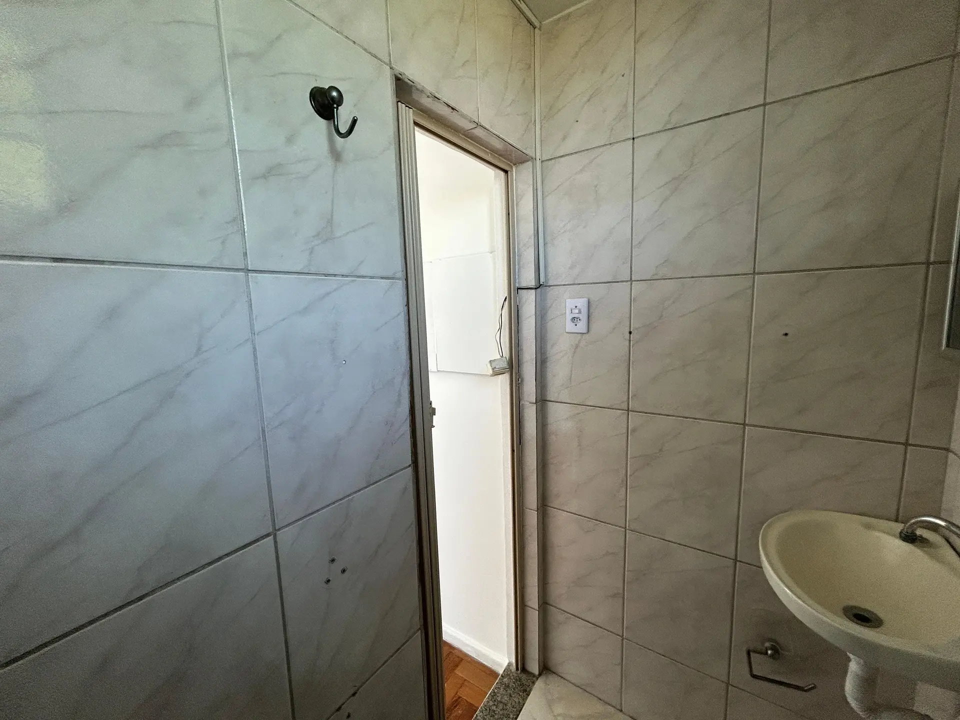 Unfurnished 3-bedroom apartment with 2 baths, no parking — photo 45