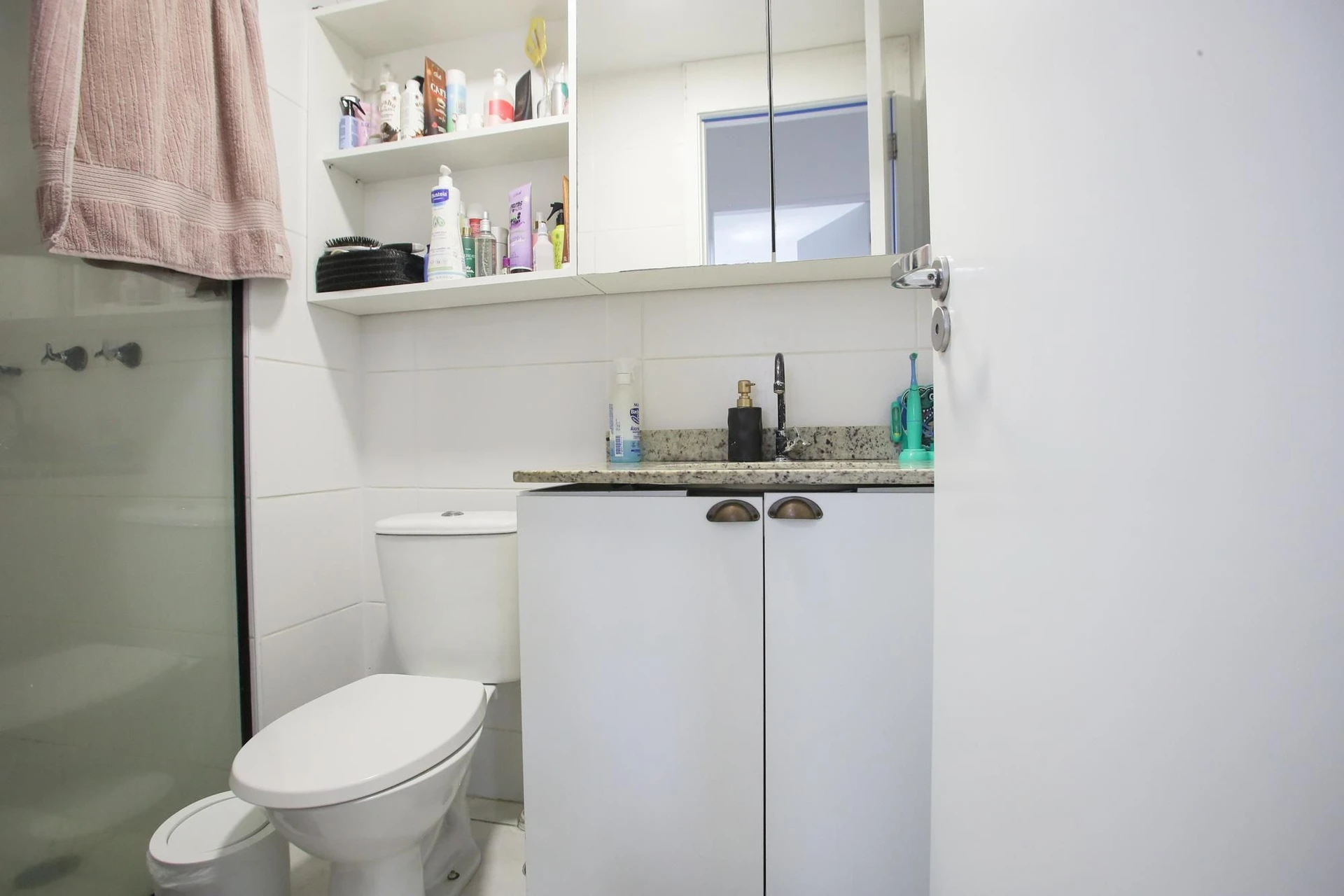 Furnished apartment with 2 bedrooms and open-plan gas kitchen — photo 33