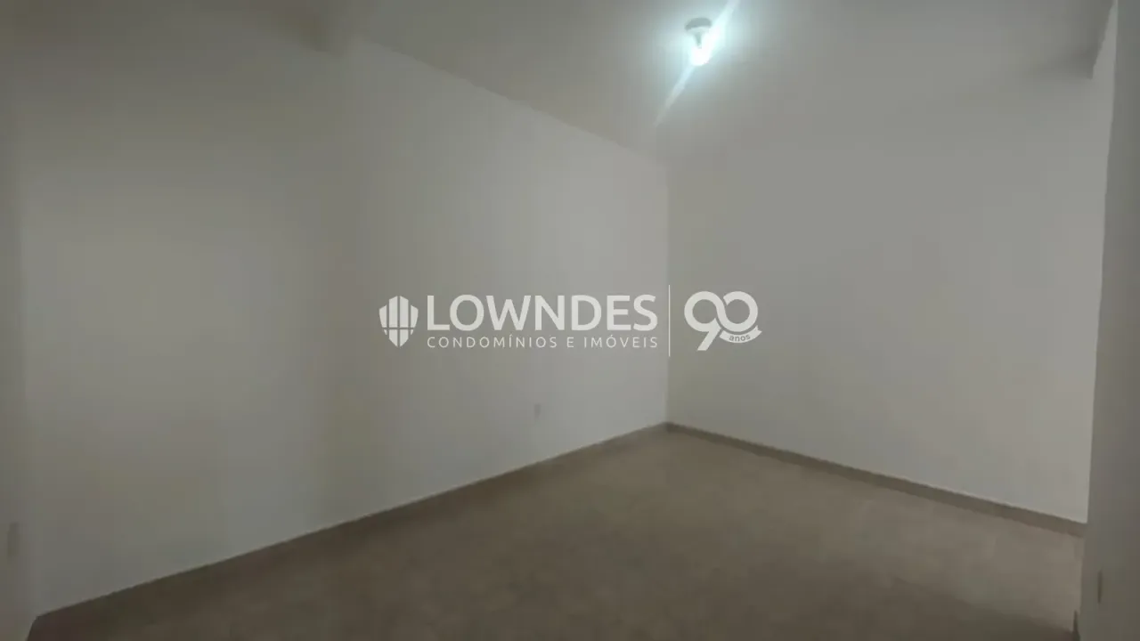 Casa para locação com 1 quarto e varanda