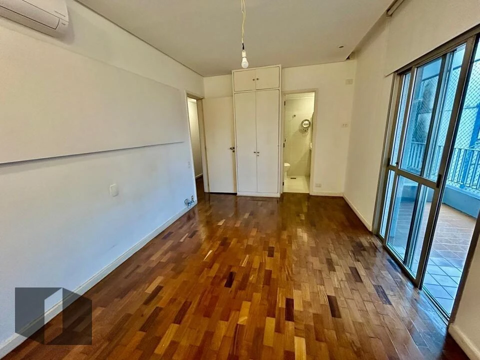 Washing machine in a 4-bedroom apartment, 167 m² — photo 12