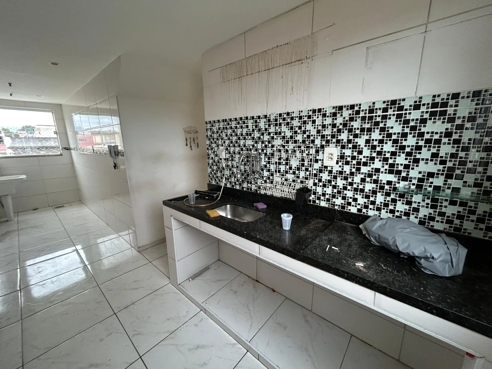 Balcony with a grill in a 3-bedroom apartment, 130 m² — photo 20