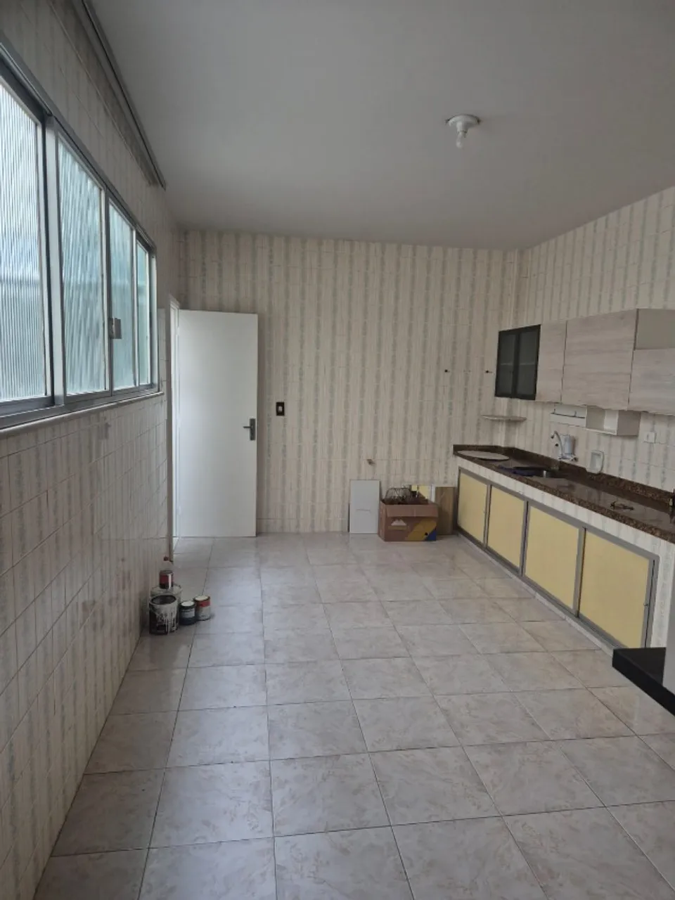 Unfurnished apartment with 3 bedrooms and 3 bathrooms — photo 3