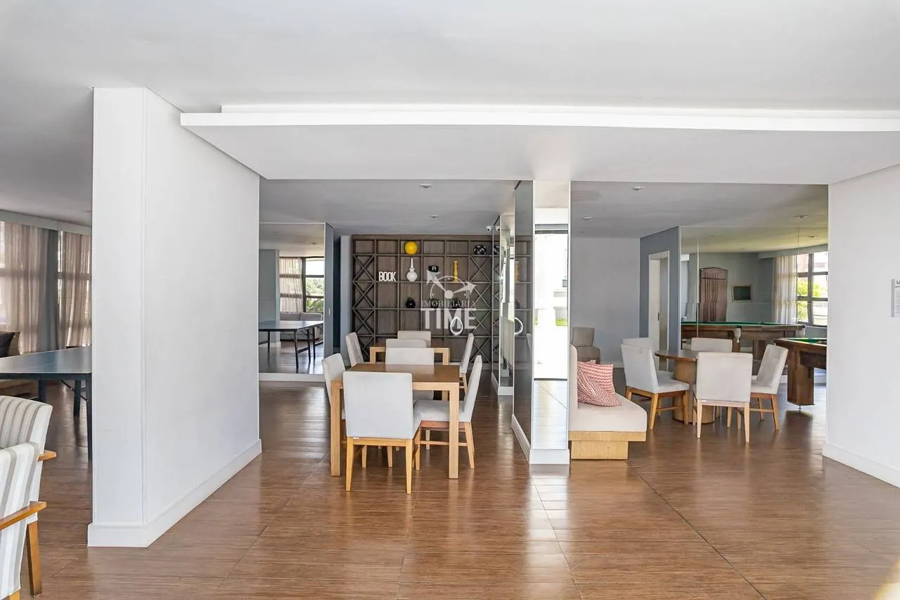 Wood or laminate floors in a 3-bedroom apartment, 78 m² — photo 133