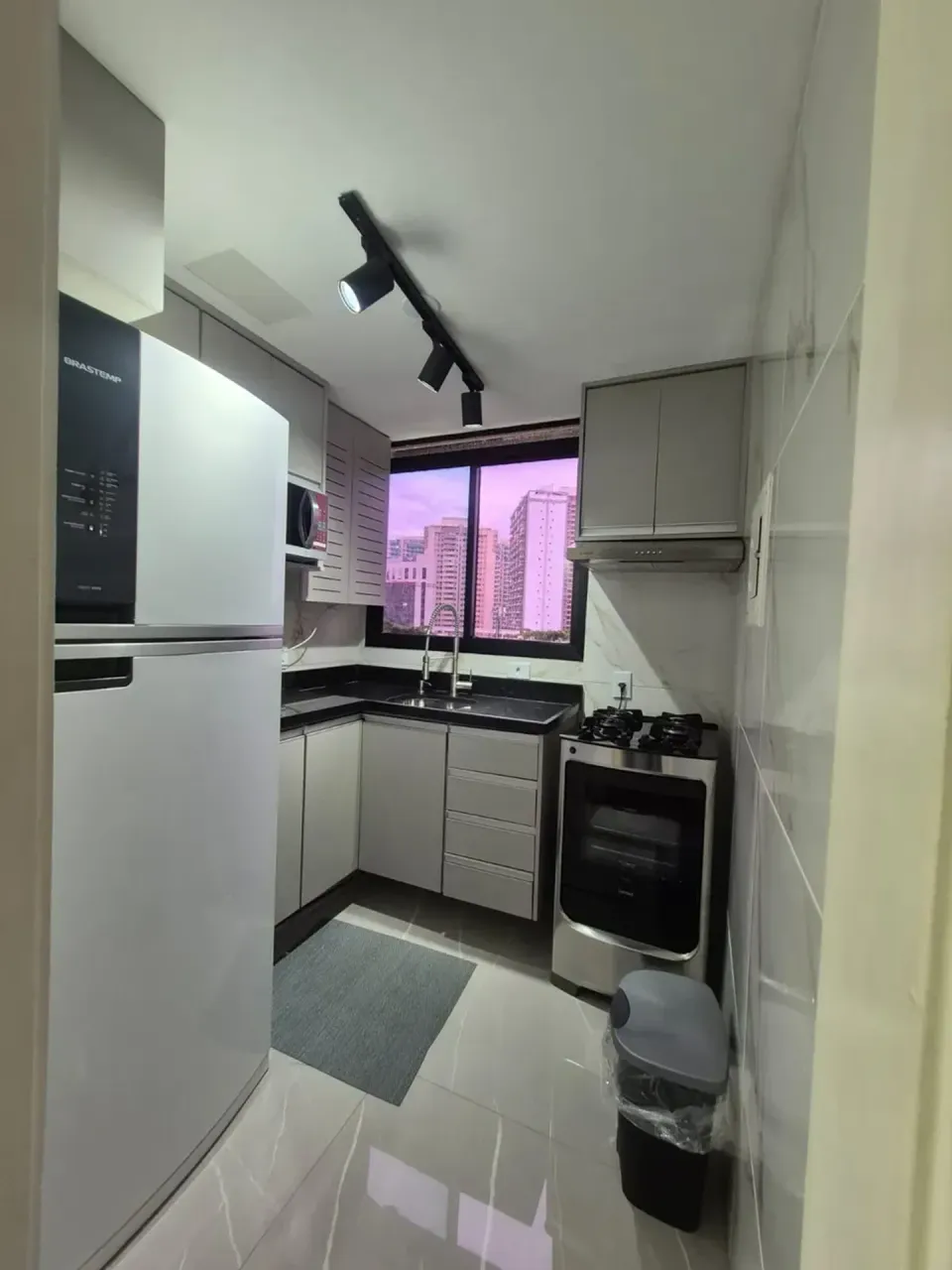 Apartamento duplex mobiliado com cozinha fechada e 2 quartos — photo 5