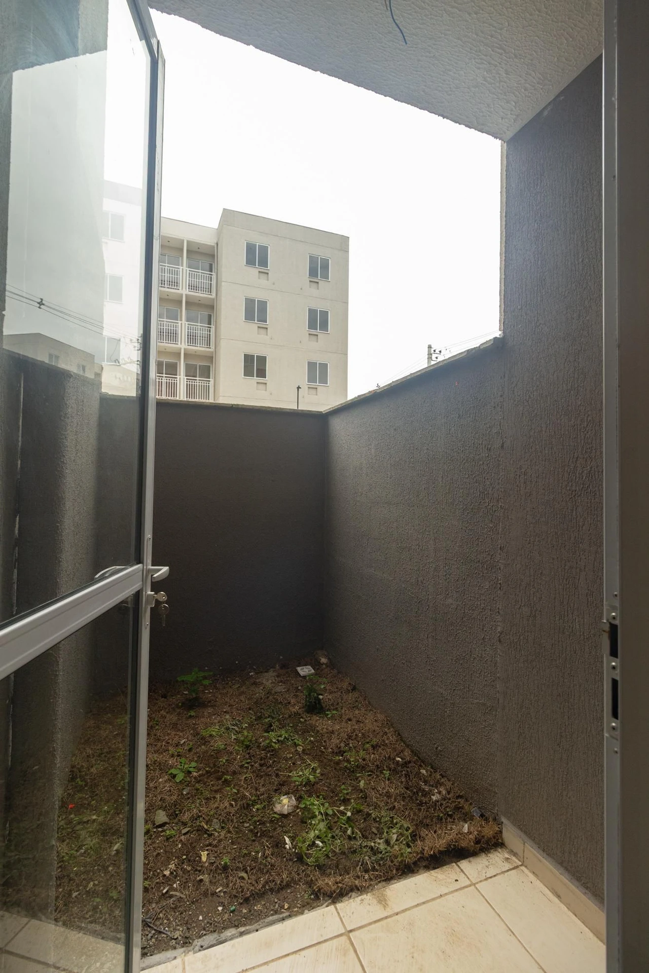 Furnished apartment, 48 m², with a grill on the balcony — photo 46