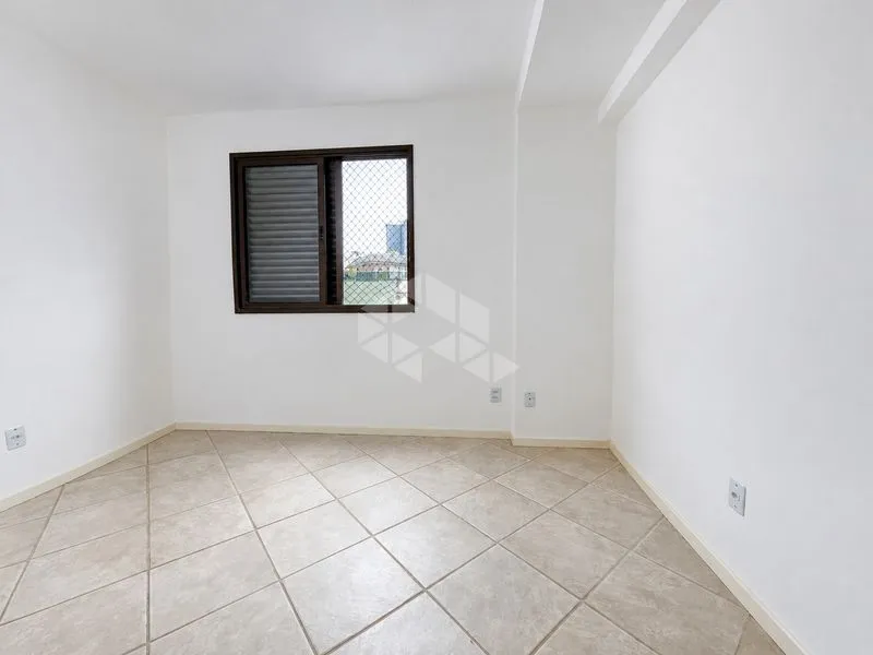 2-bedroom apartment with a water view in Florianópolis — photo 11