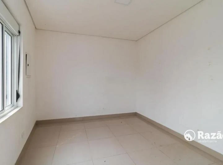 2-bedroom apartment with 2 covered parking spaces — photo 4