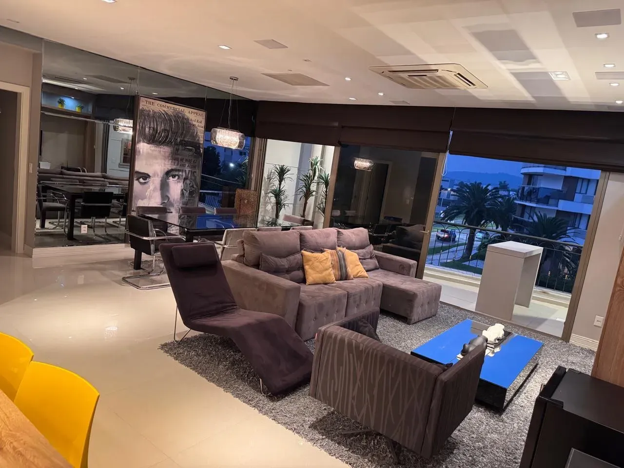 Furnished apartment, 165 m², with floor-to-ceiling windows