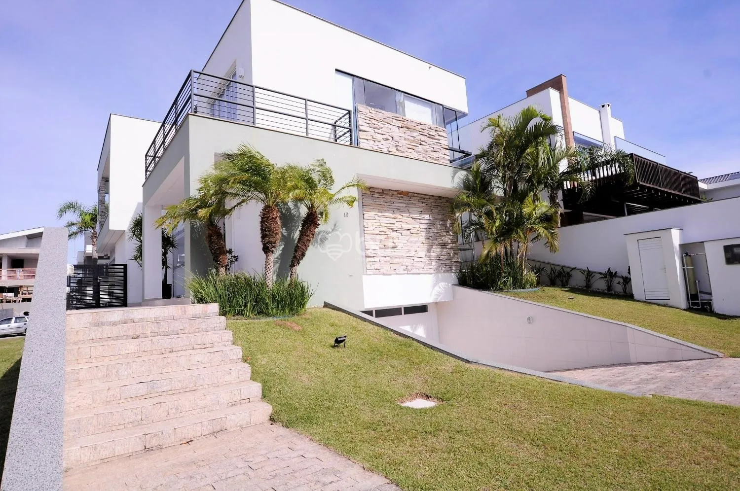 Water view in a 5-bedroom house, 343 m² — photo 21