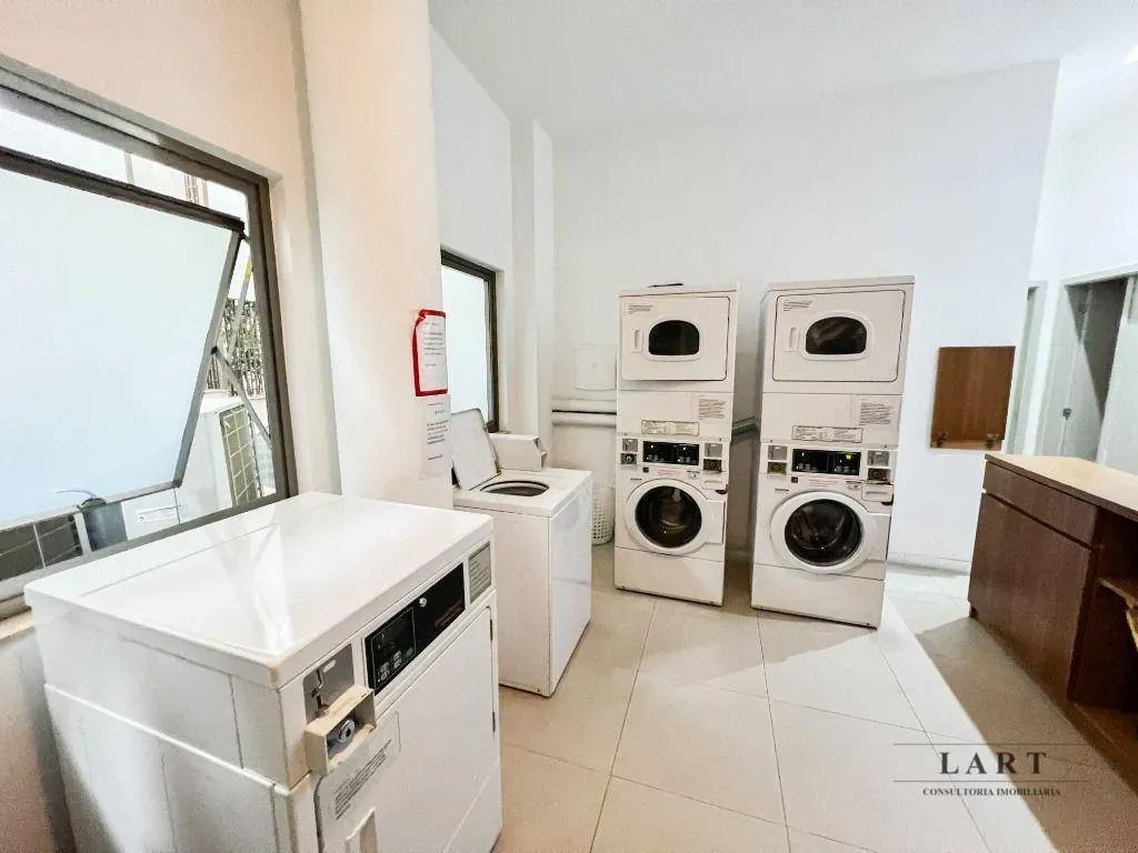 Furnished 2-bedroom apartment with open-plan kitchen — photo 25