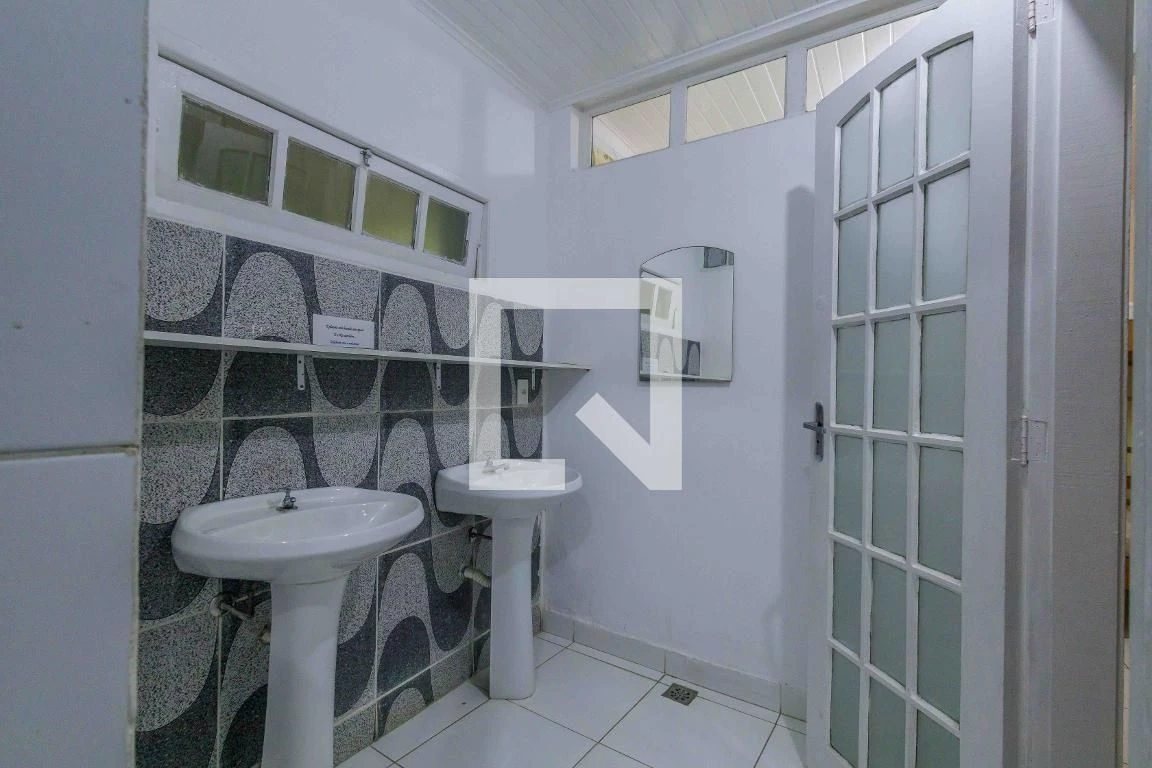 House with 6 bedrooms, private garden and condo pool — photo 22