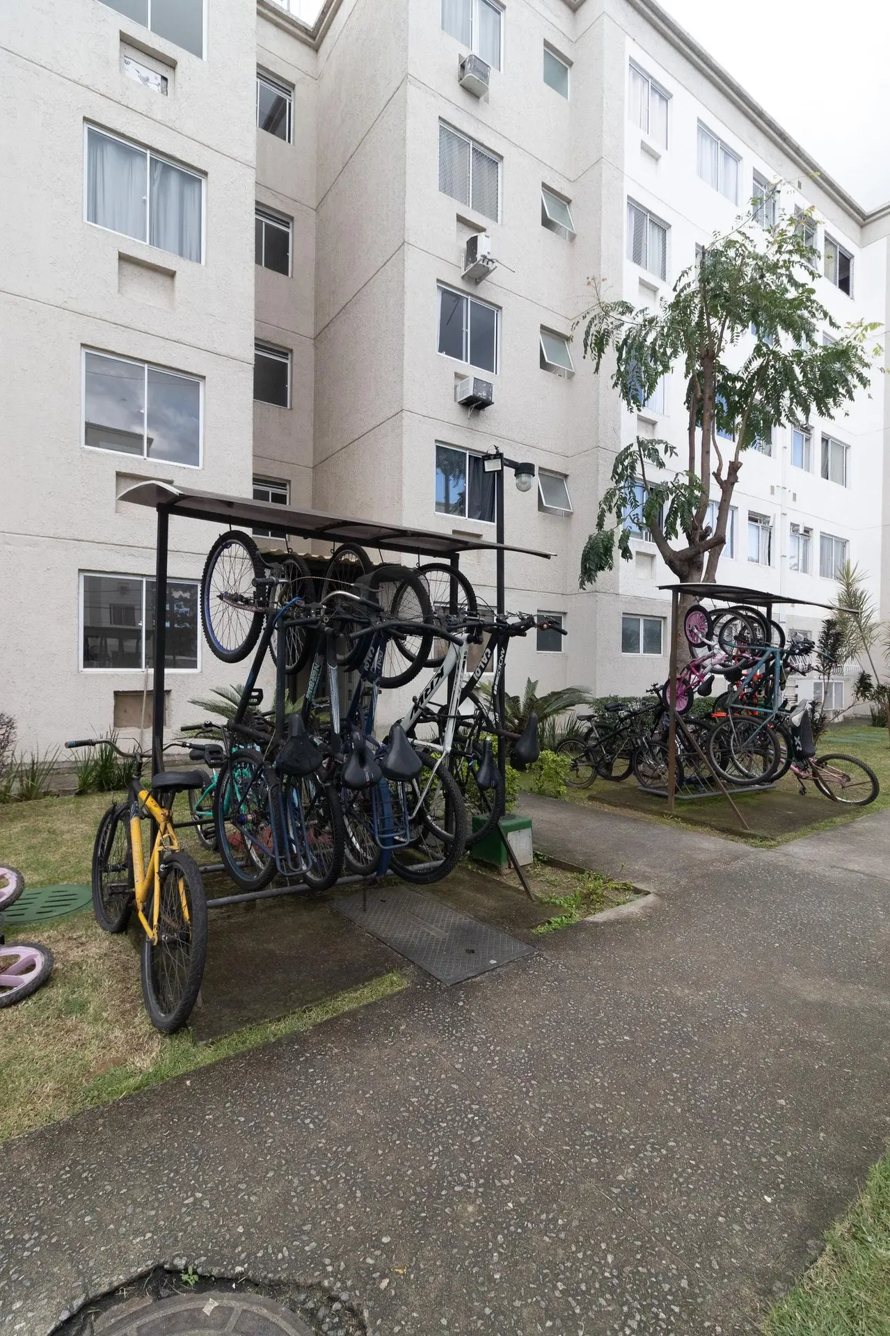 Furnished 2-bedroom apartment with 1 bathroom — photo 32