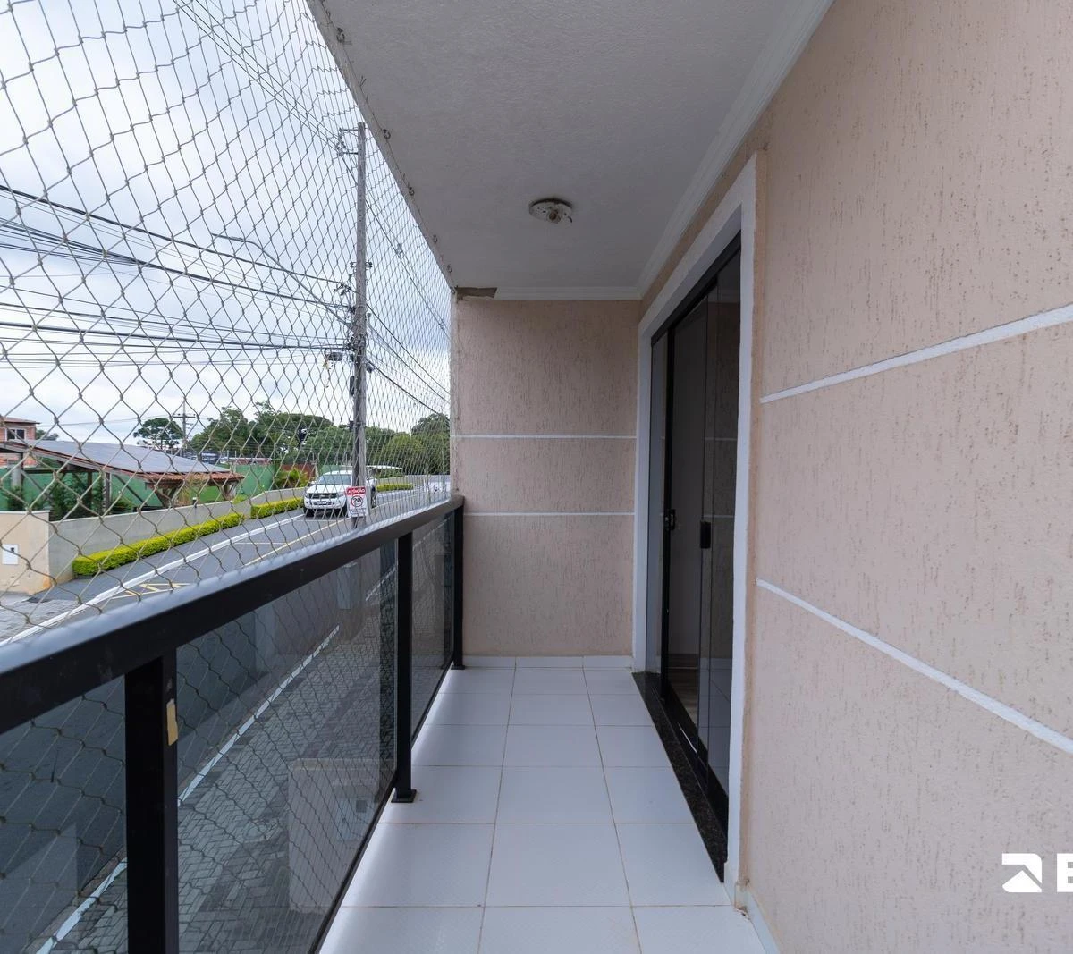 Balcony with a grill in a 3-bedroom house, 118 m² — photo 33
