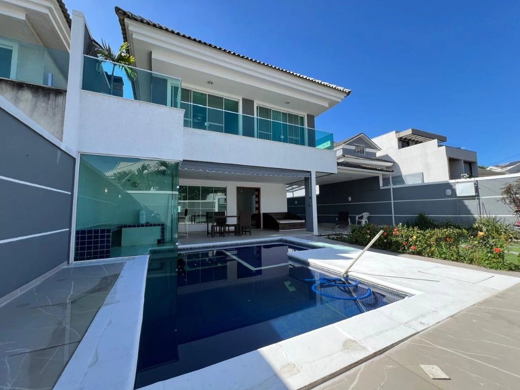Furnished triplex home with 4 en-suites and 4 parking — photo 9
