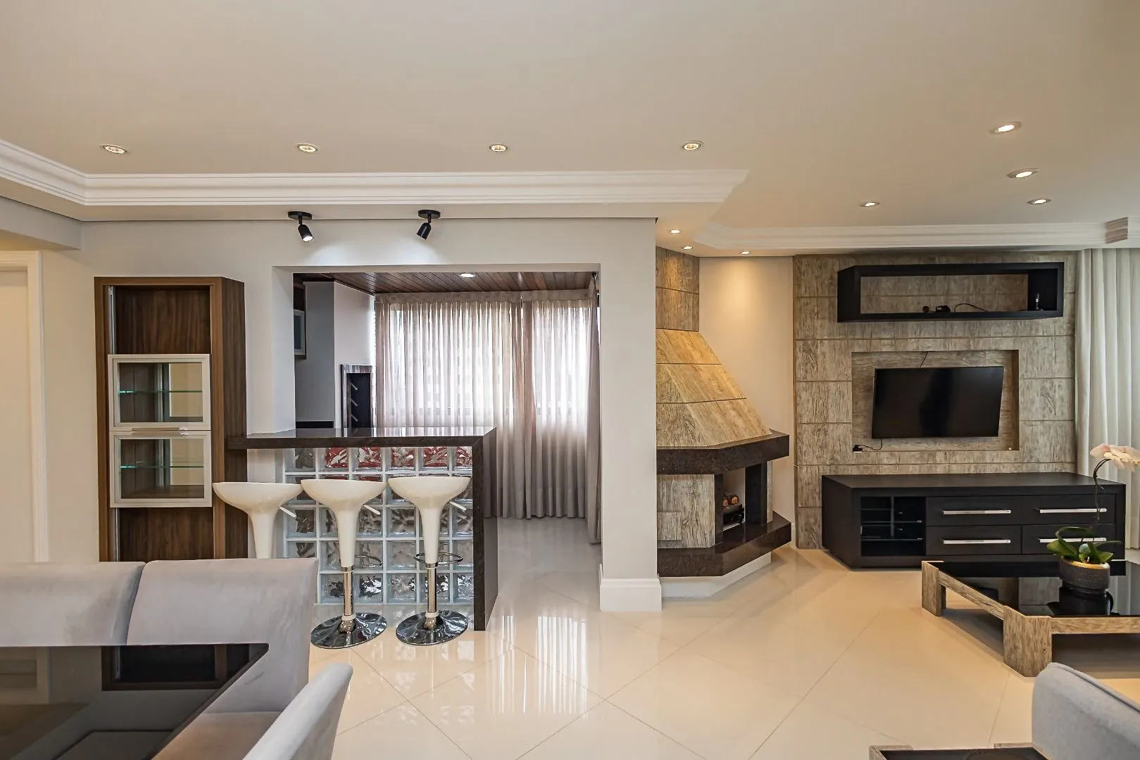 119 m² apartment with floor-to-ceiling windows and a bathtub — photo 66
