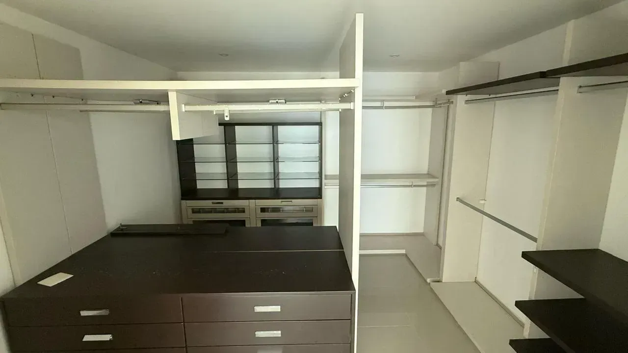 Casa com 5 quartos e 5 banheiros, 900 m² — photo 2