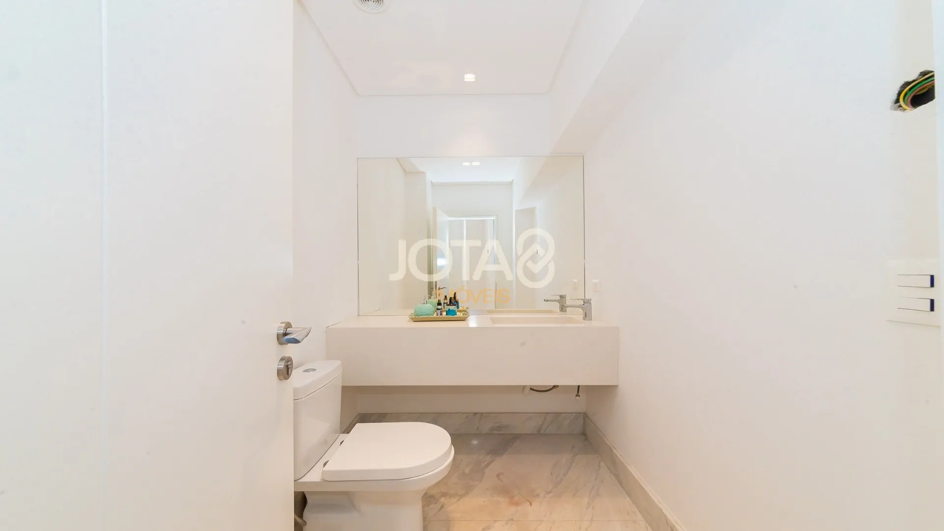 Unfurnished apartment with 3 en-suite bedrooms and balcony — photo 16