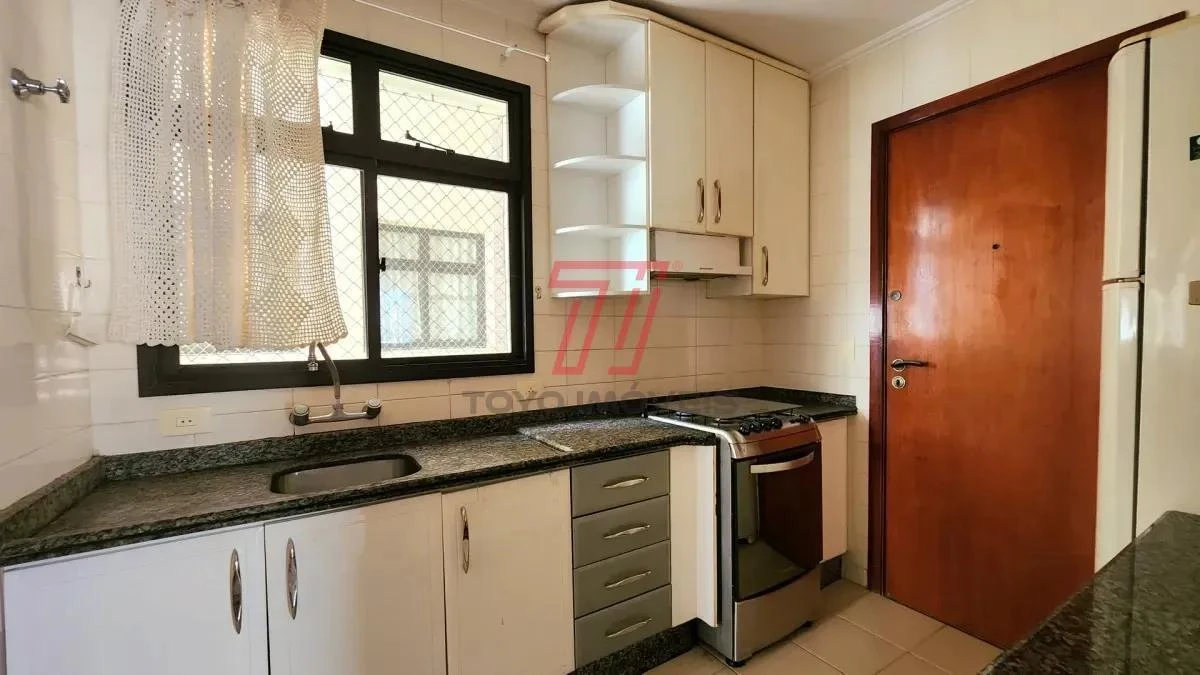 3-bedroom apartment with a bathtub in Curitiba — photo 2