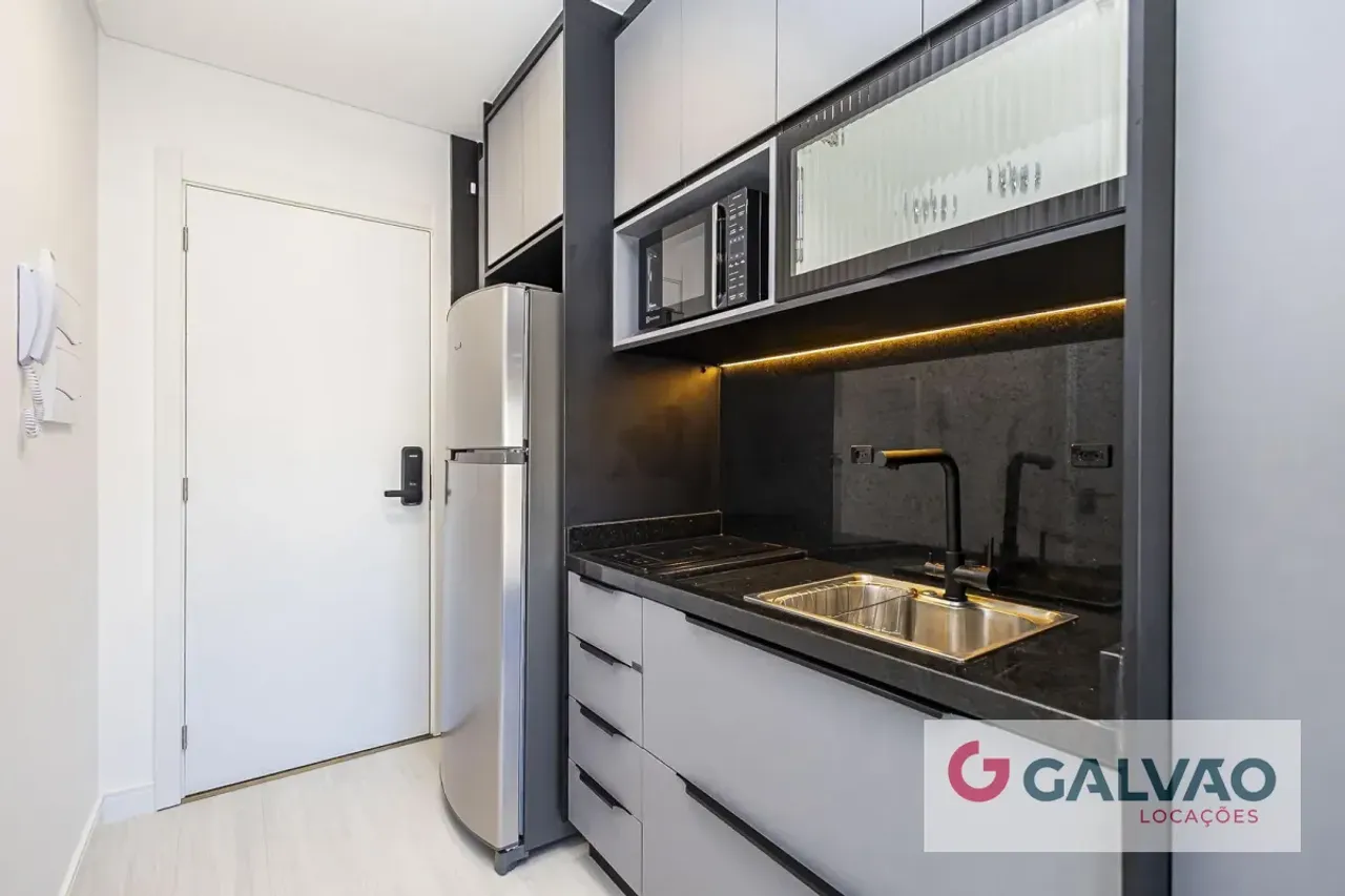 Furnished 1-bedroom apartment with open-plan gas kitchen — photo 2
