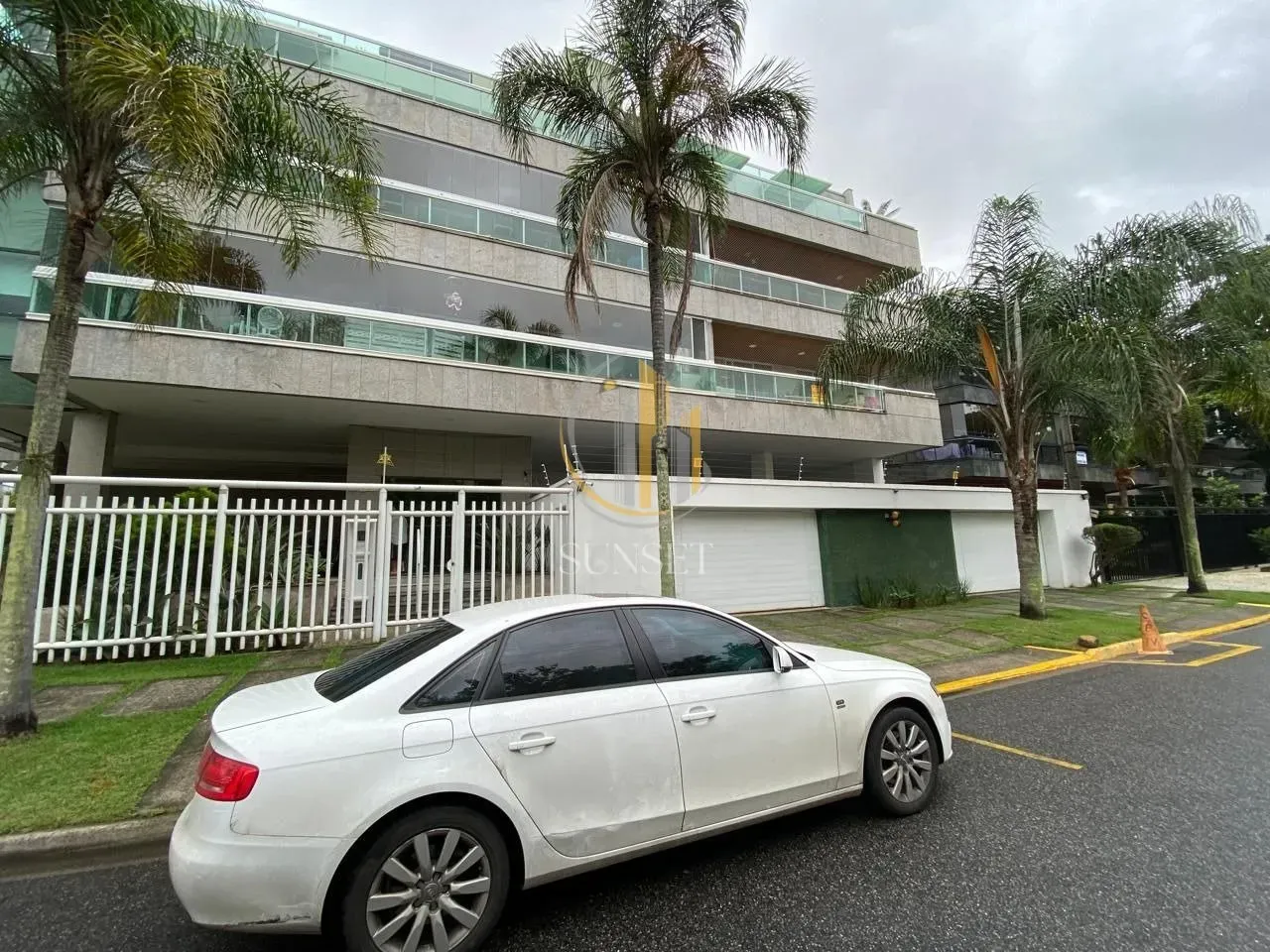 Furnished 130 m² apartment with 3 bedrooms and 2 parking — photo 23