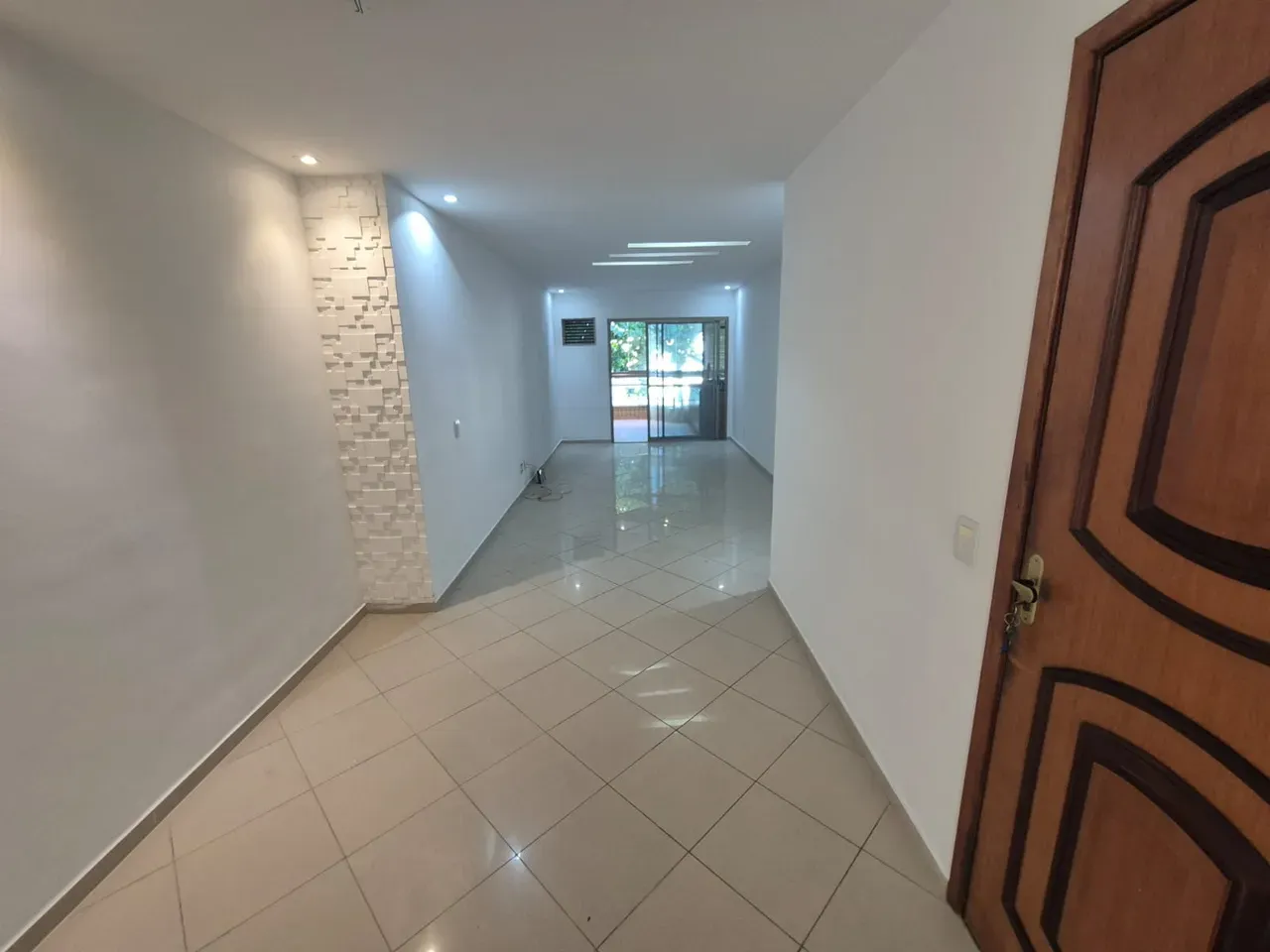 Glass-enclosed balcony in a 3-bedroom apartment, 115 m² — photo 18