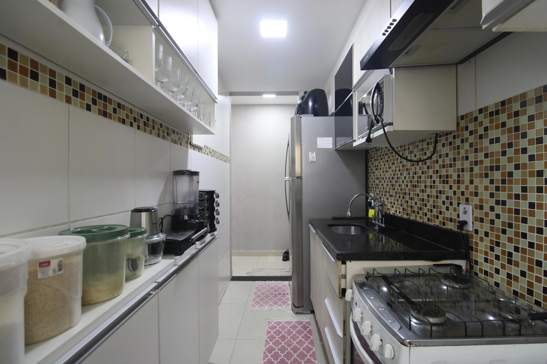 Furnished 2-bedroom apartment with a balcony — photo 19