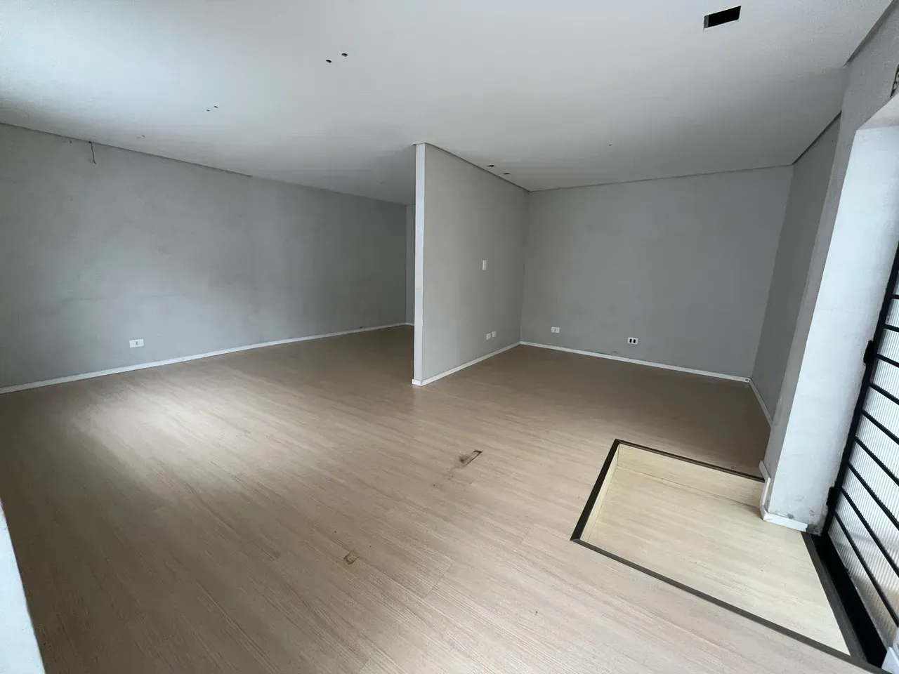 Unfurnished commercial house with 5 bedrooms and 2 baths — photo 15