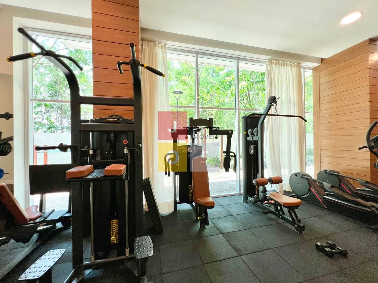 Furnished 4-bedroom suite apartment with 156 m² — photo 92