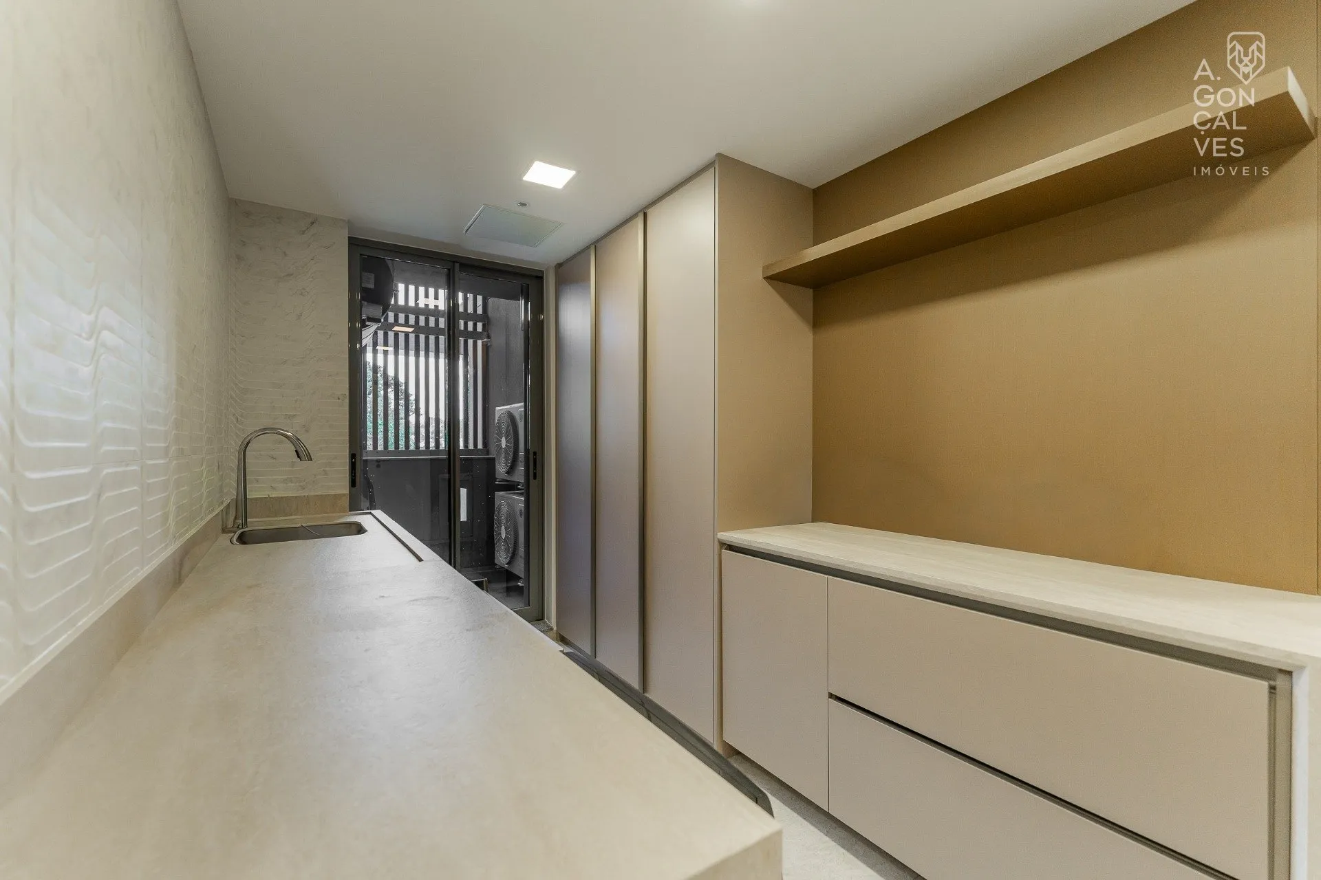Furnished apartment with 3 suites and 257 m² — photo 28