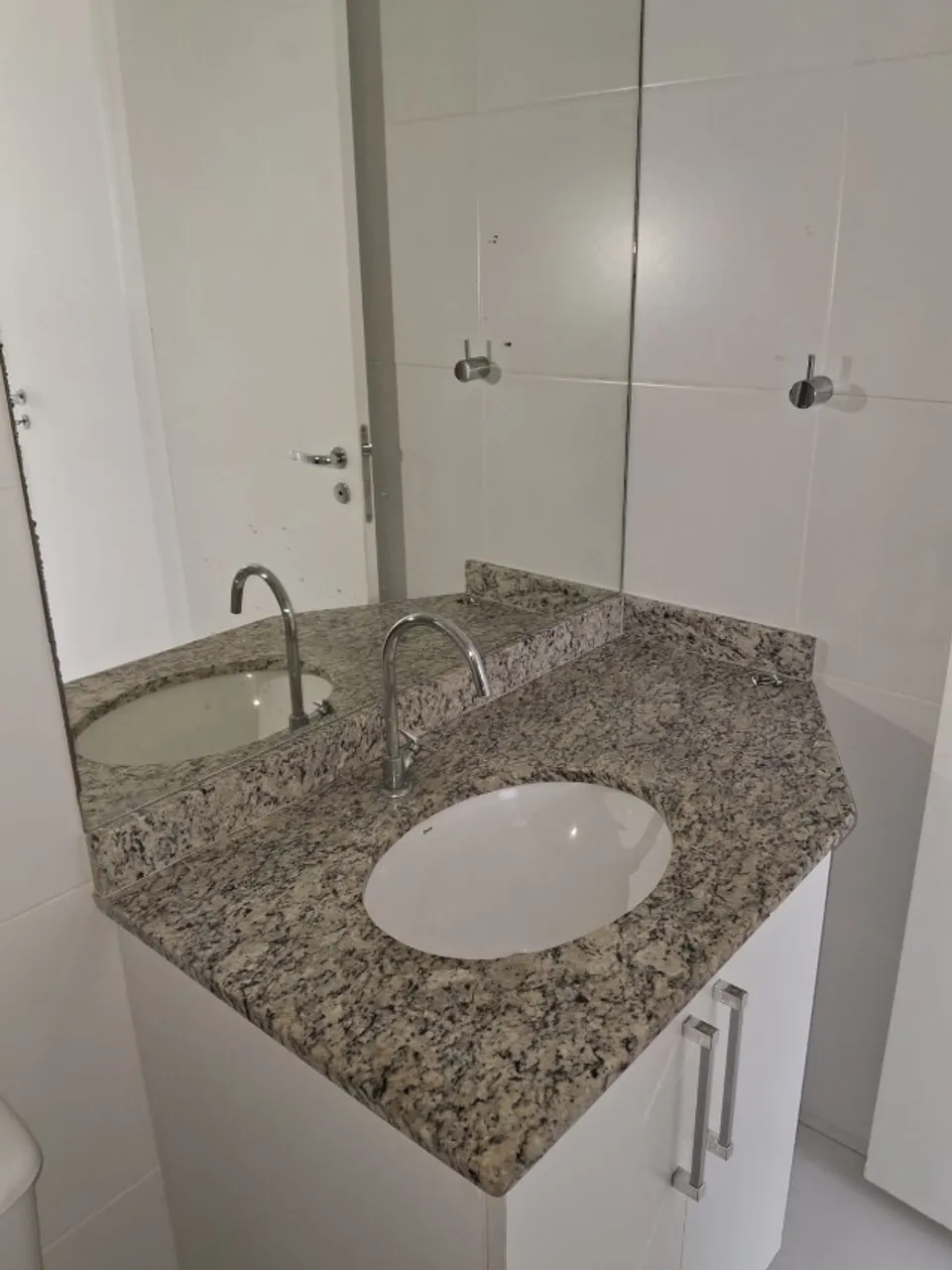 2-bedroom 2-bath apartment with integrated kitchen — photo 4