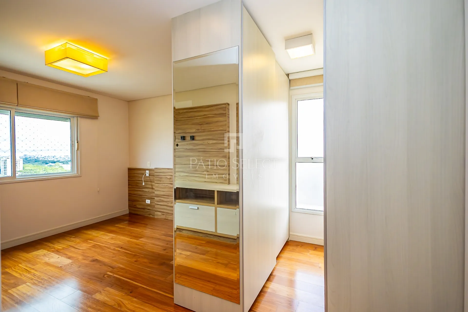 4-bedroom apartment with a fireplace — photo 45