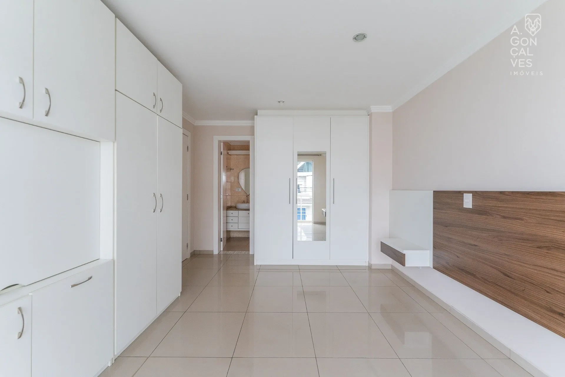 Будинок 247 м² з панорамними вікнами та робочим місцем — photo 11