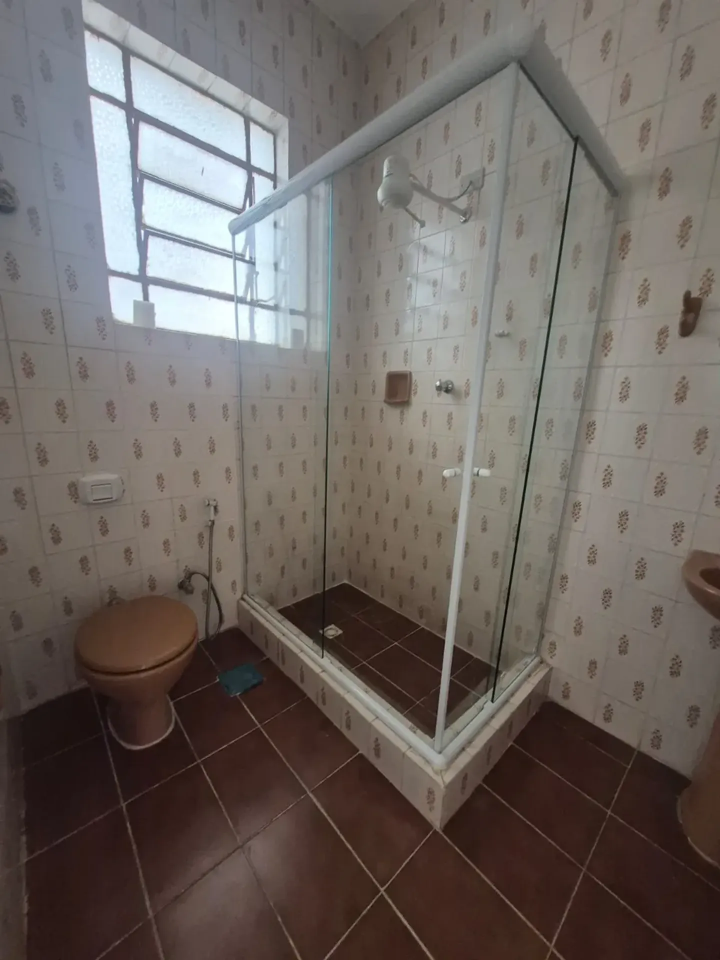 Apartamento sem mobília com cozinha planejada e tanque — photo 26