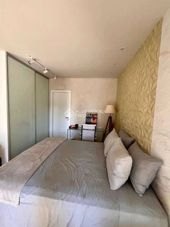 Apartamento de 1 dormitorio con balcón acristalado — photo 2