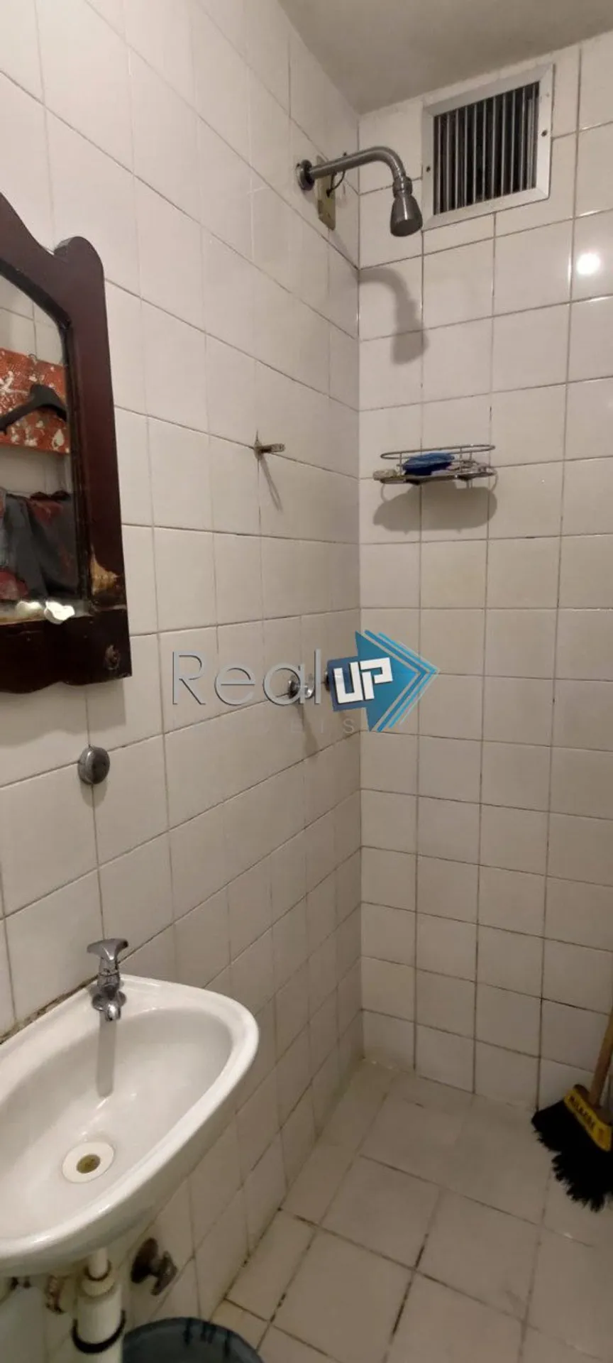Unfurnished apartment with 3 bedrooms and a glazed balcony — photo 56