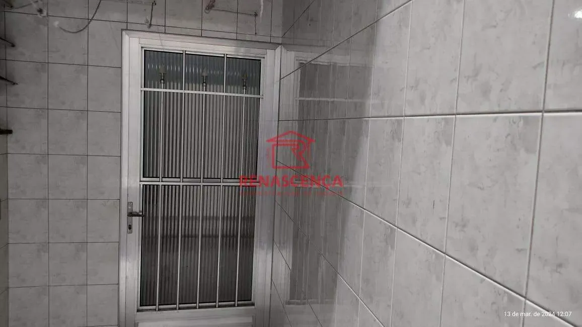One-bedroom apartment with a washing machine — photo 3