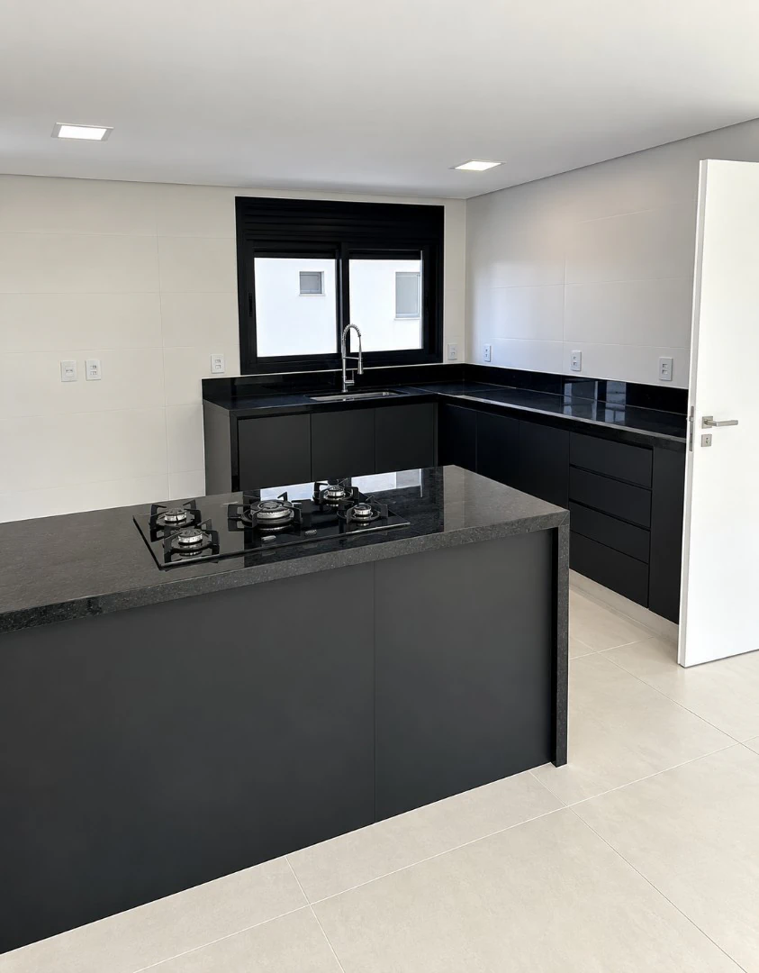 House with 5 en-suite bedrooms and a pool — photo 2
