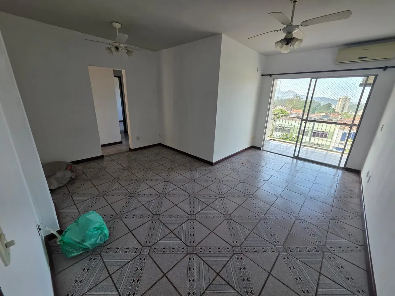 2-bedroom apartment with a mountain view — photo 5