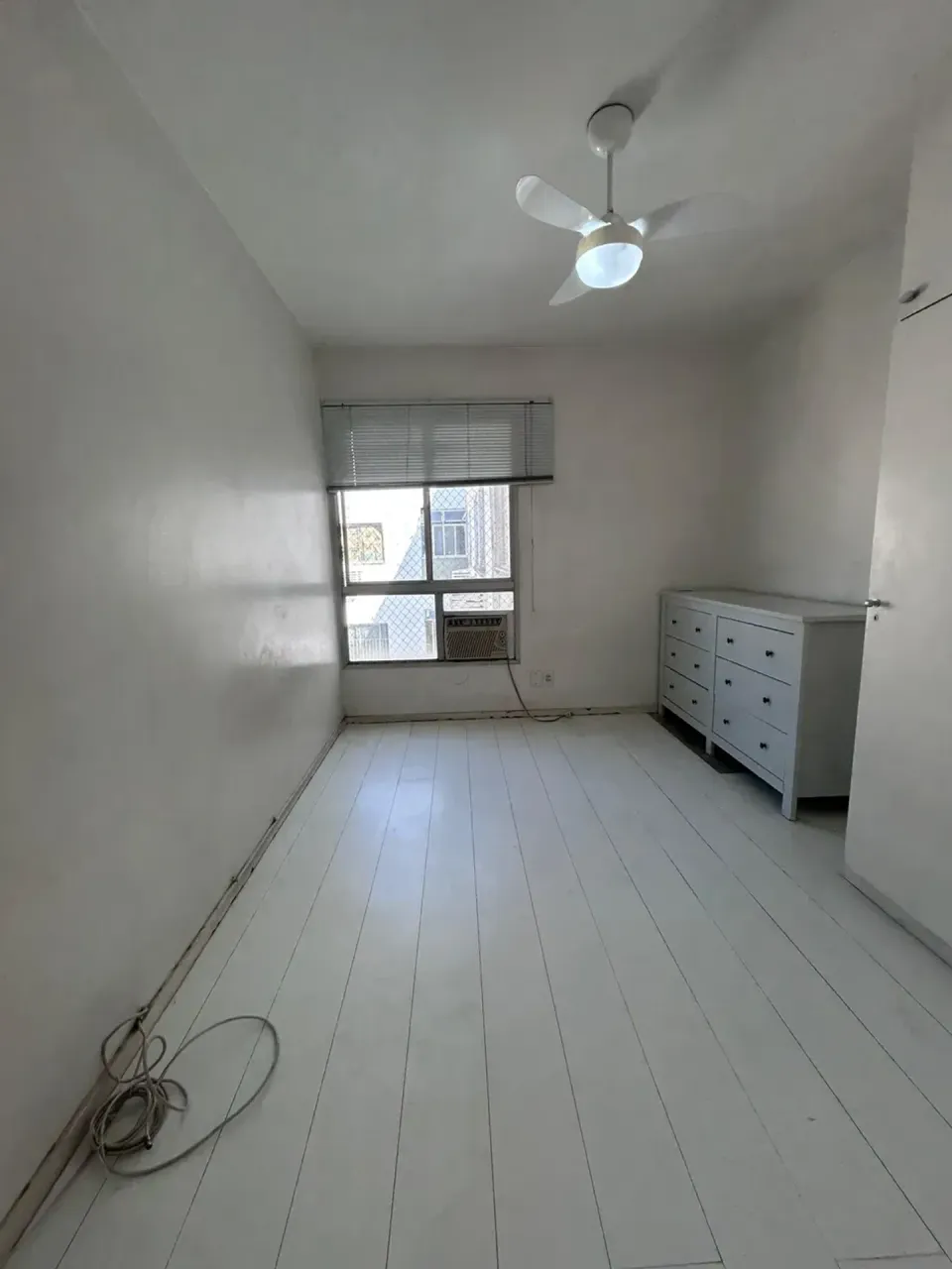 Apartment with a closed kitchen and gas stove — photo 8