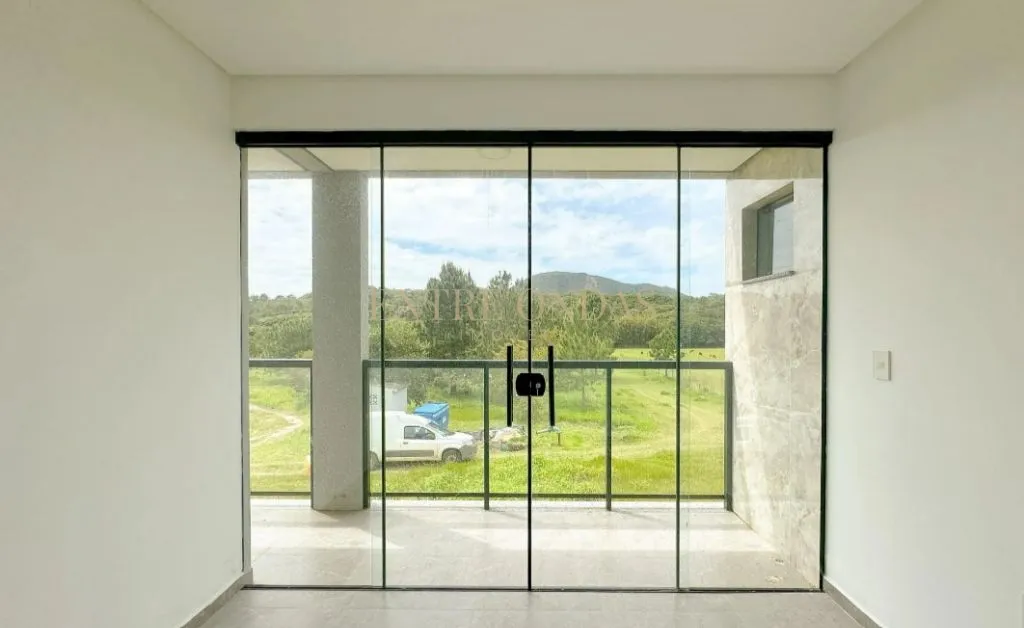 3-bedroom house with a mountain view in Florianópolis — photo 29