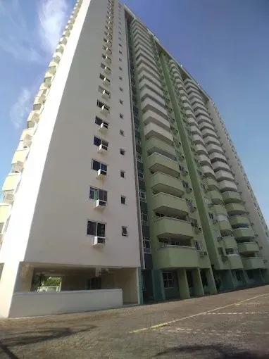 4-bedroom apartment with 3 bathrooms and a balcony — photo 18