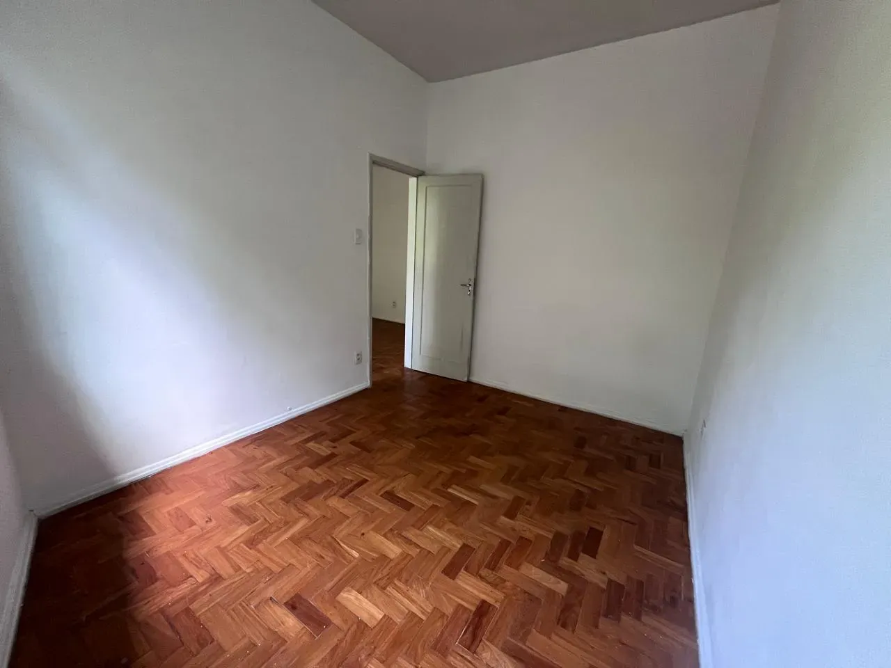 Wood or laminate floors in a 2-bedroom apartment, 60 m² — photo 11